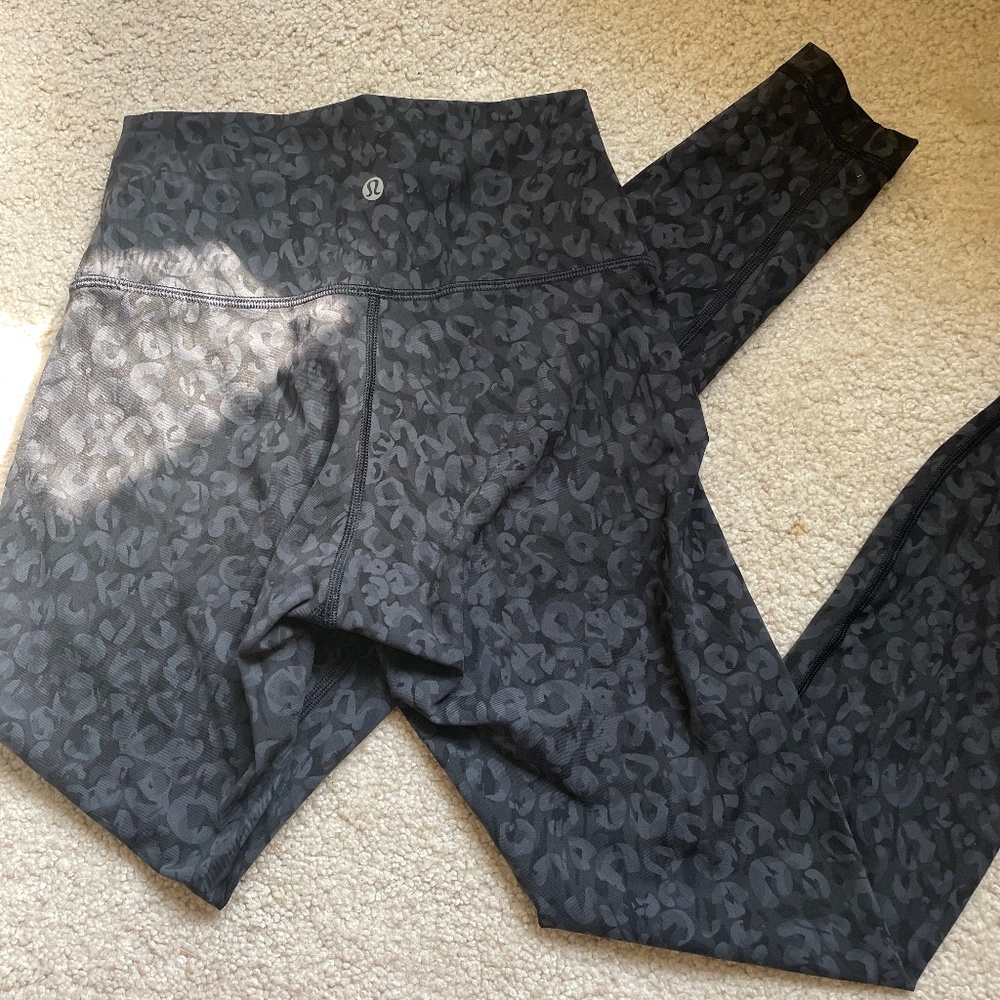 Lululemon Size 4 Like New Black Leopard Print Leggings